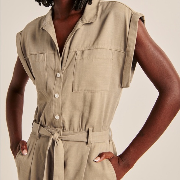 Abercrombie and fitch jumpsuit romper (Utility Jumpsuit) - size XS Worn Once! - Picture 3 of 3